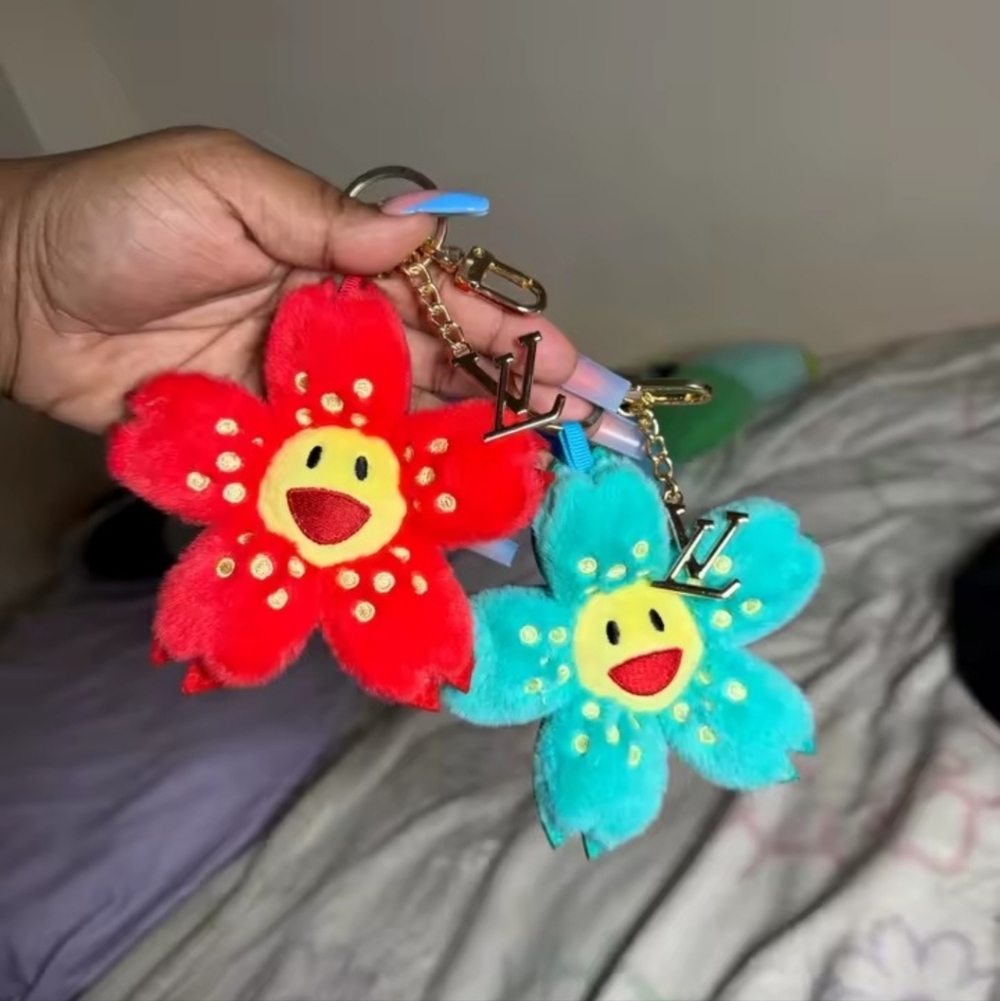 NEW Flower Plush Keychain Bag Charm - Picture 3 of 5